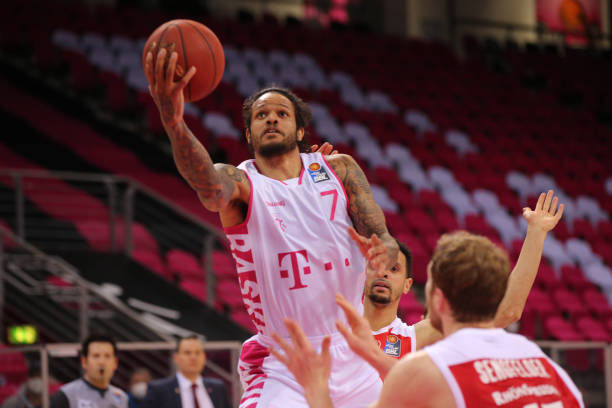 尽管他收到 尽管他收到